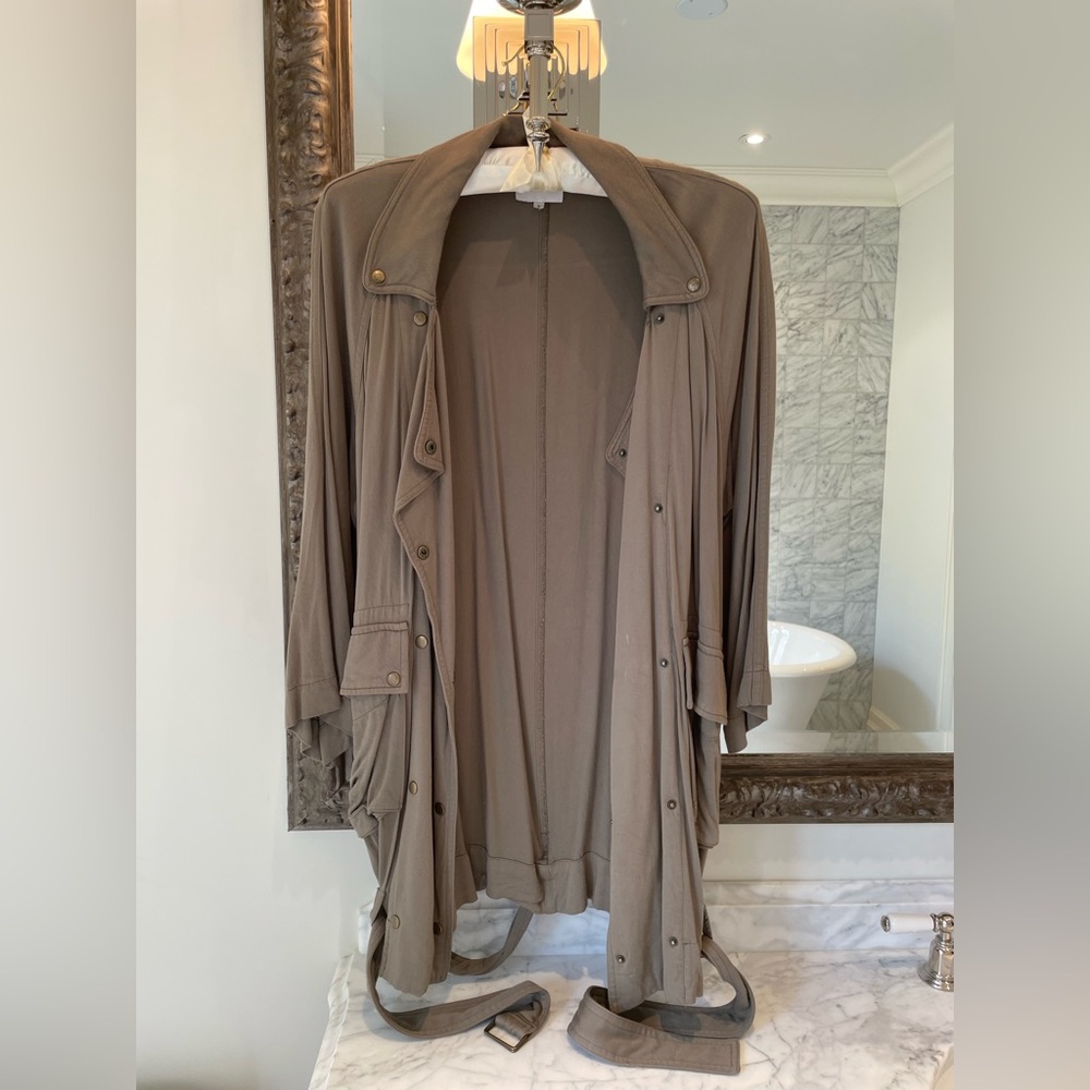 EDITORIAL Army Style Jacket